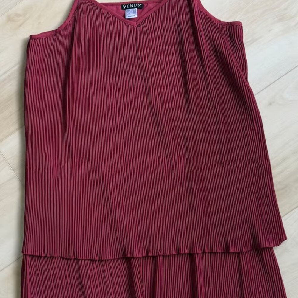 Venus Blouson Berry Crinkle Spaghetti Strap Dress Size M